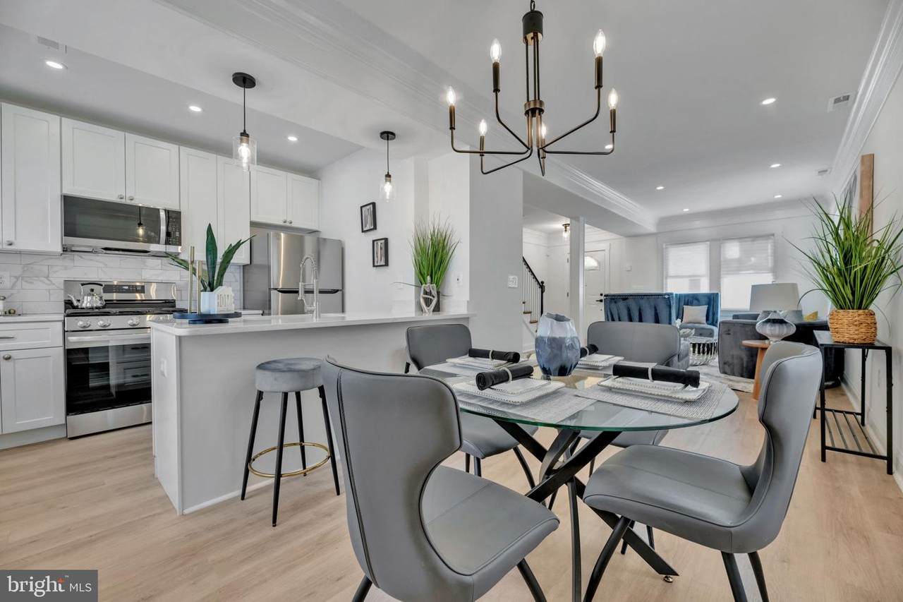 952 Division Avenue - Photo 1