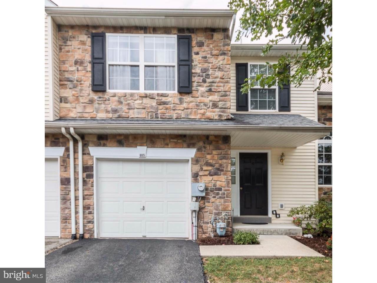 805 Rosehill Drive - Photo 1