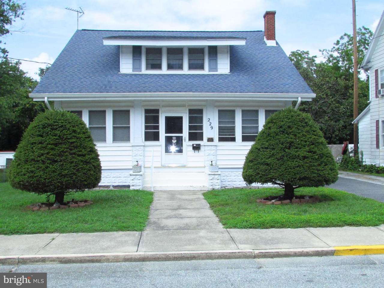 229 8TH Street - Photo 1