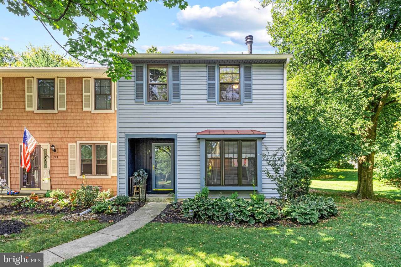 728 Kings Croft - Photo 1