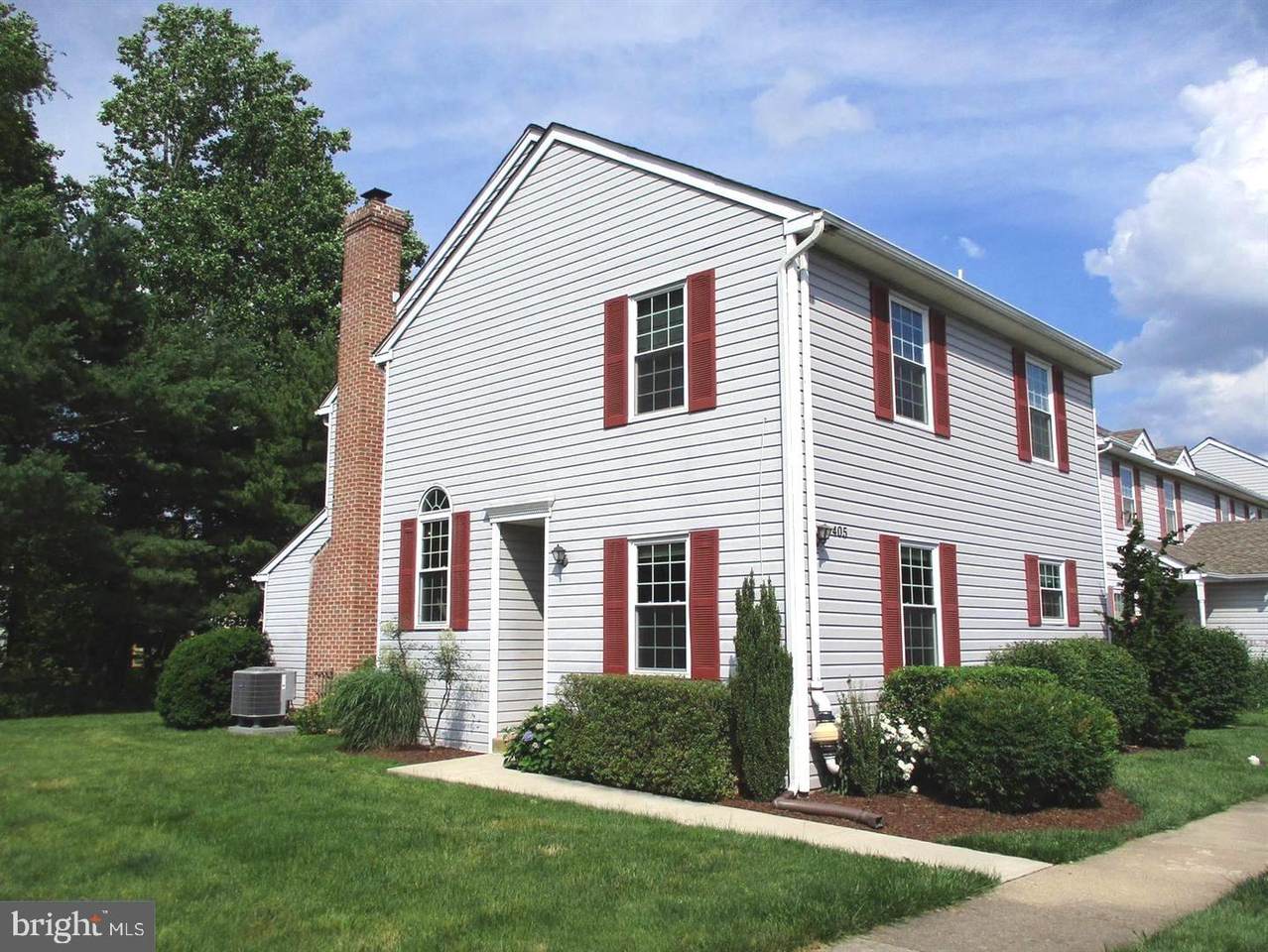 405 Beacon Court - Photo 1