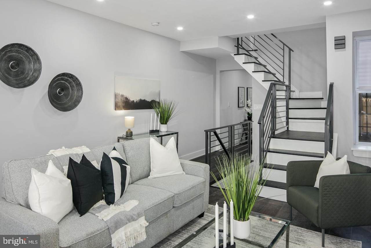 2522 Nicholas Street - Photo 1