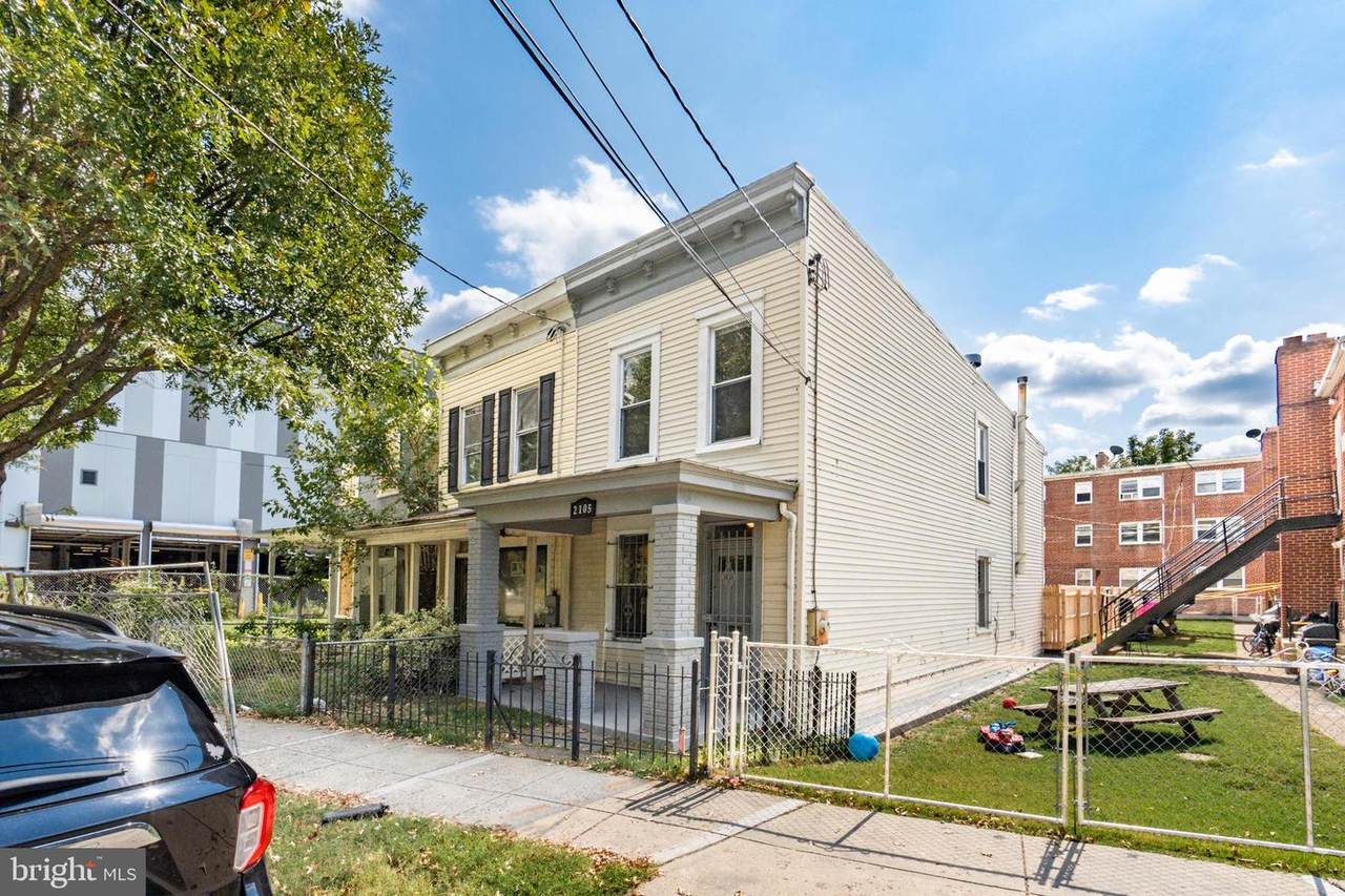 2105 Fairlawn Avenue - Photo 1