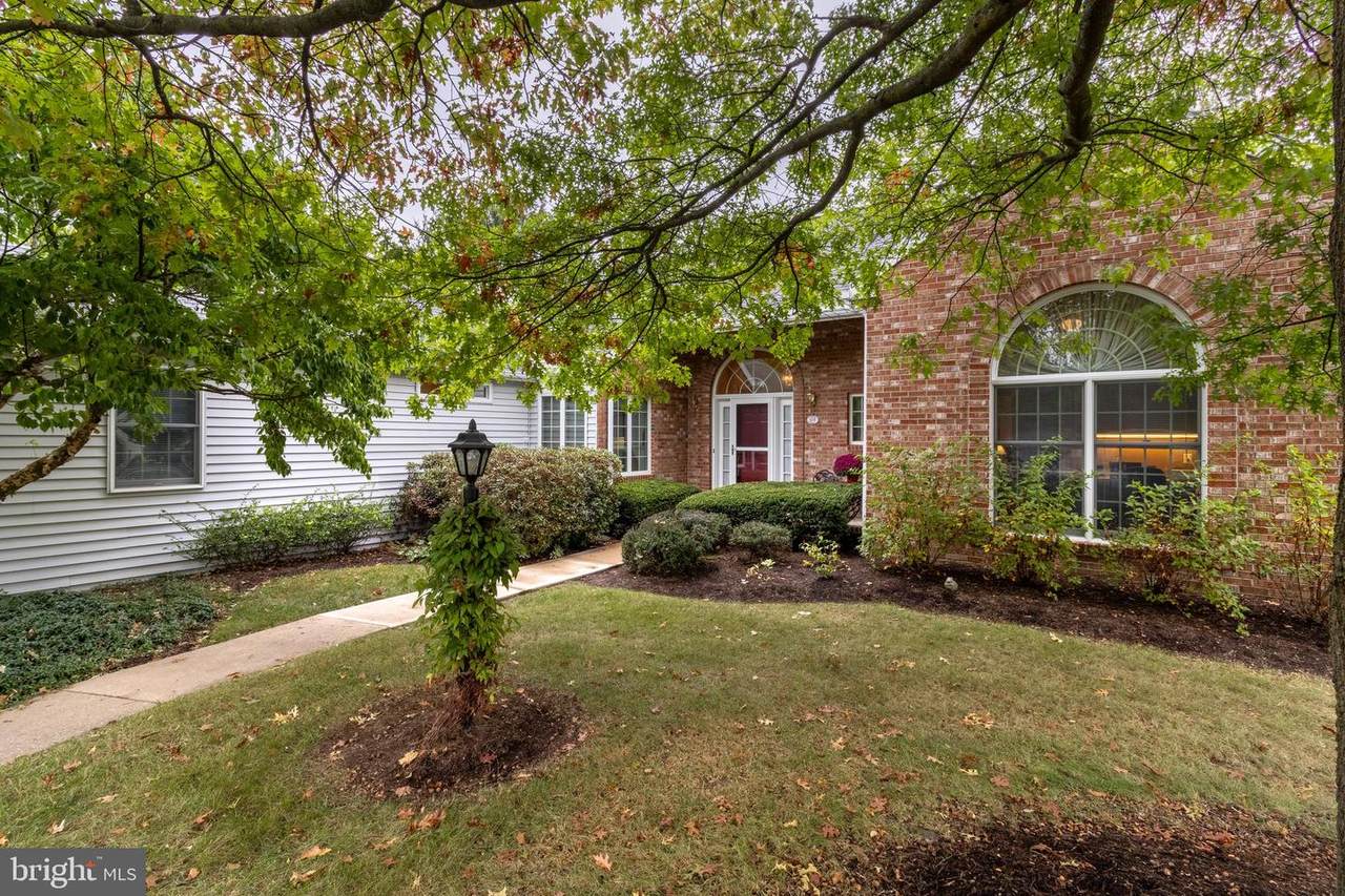 109 Colonial Court - Photo 1