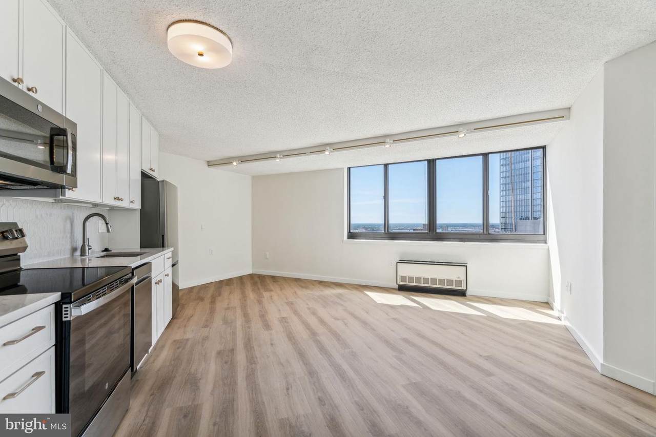1420 Locust Street - Photo 1
