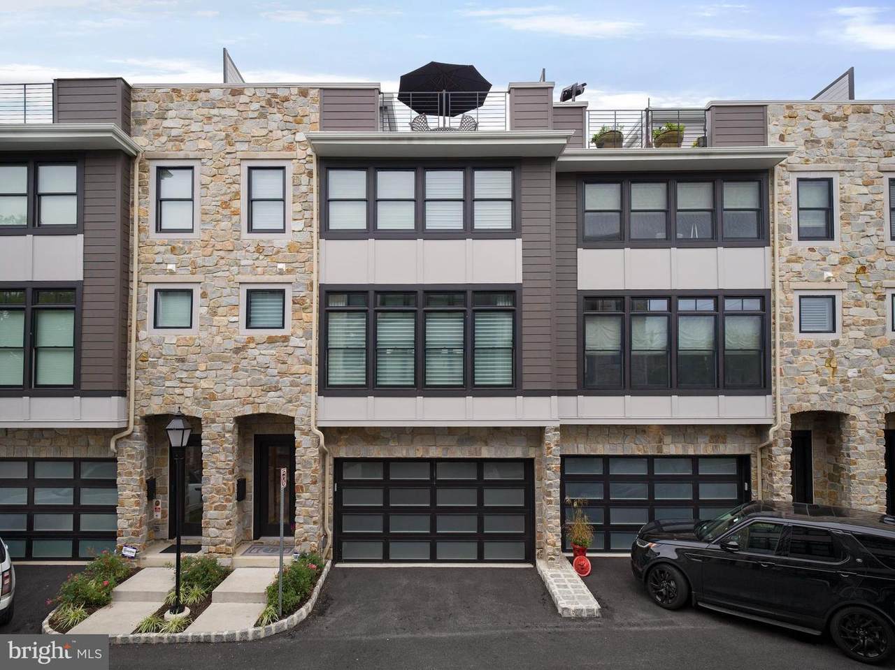 6 Samantha Way - Photo 1