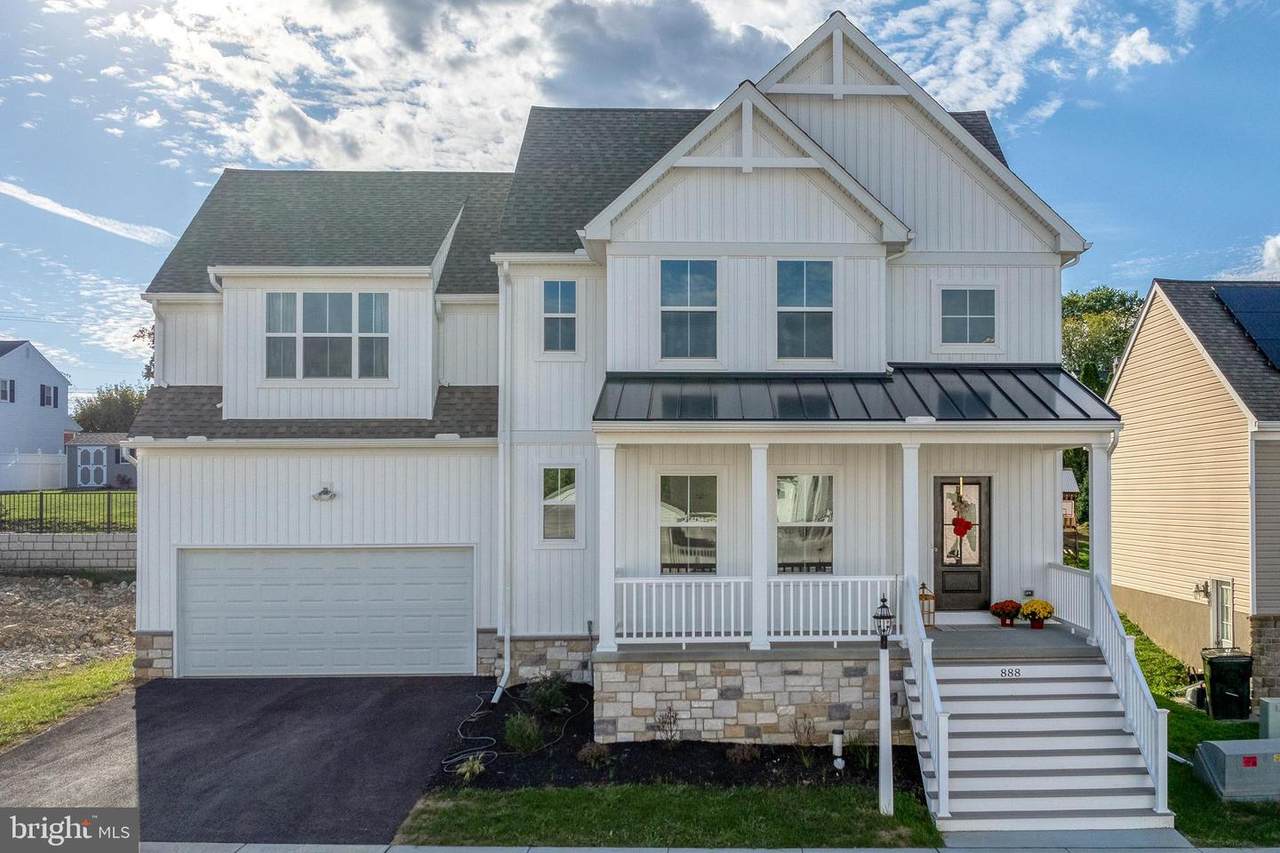 888 Fenton Avenue - Photo 1