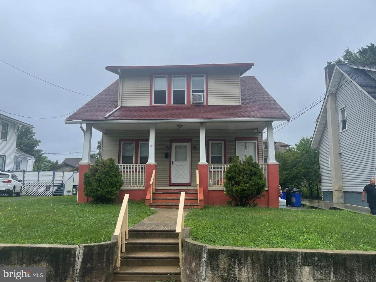 219 Evergreen Avenue - Photo 1