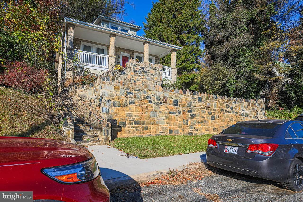 6206 Everall Avenue - Photo 1