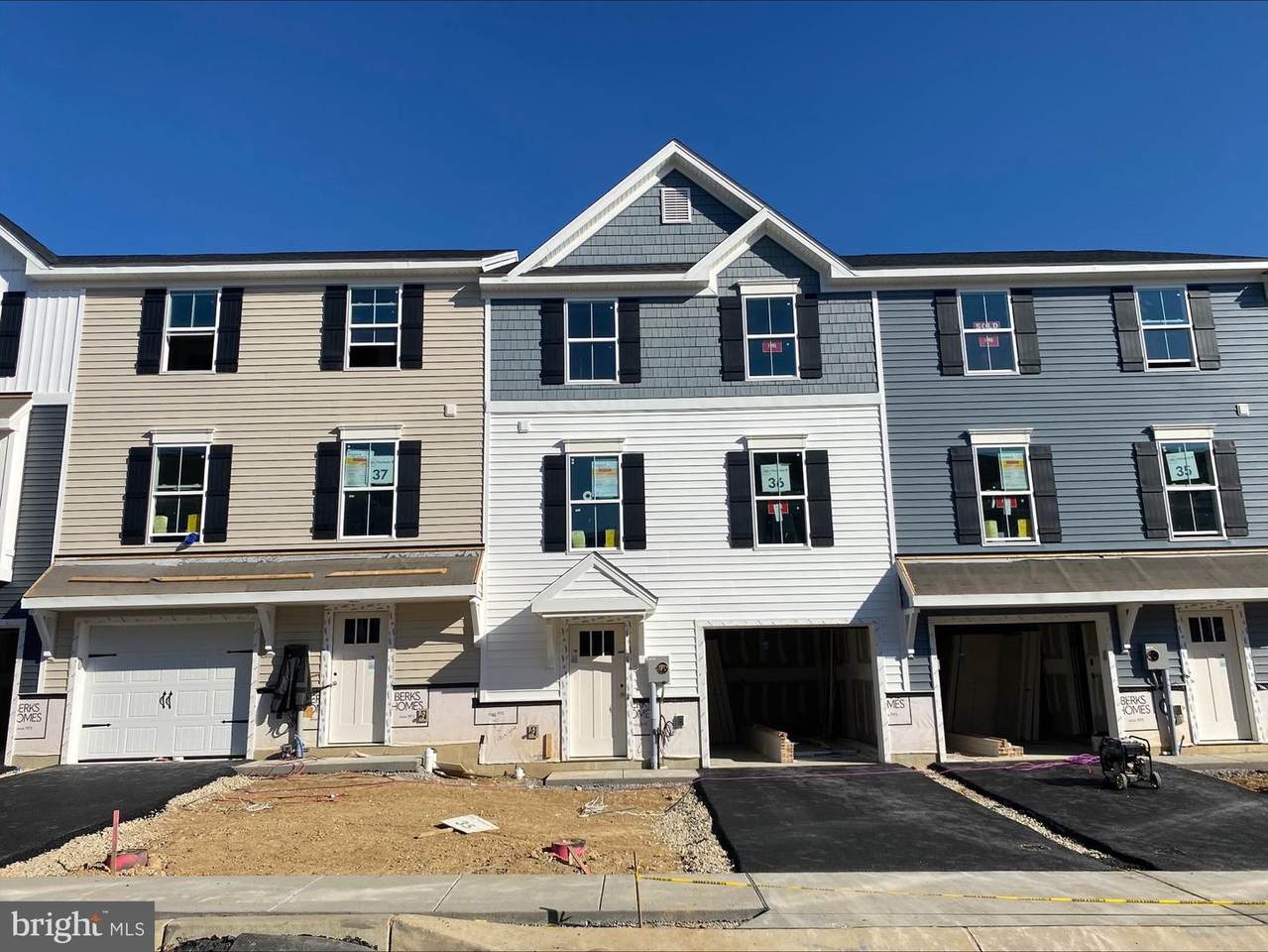 148 Sussex - Photo 1