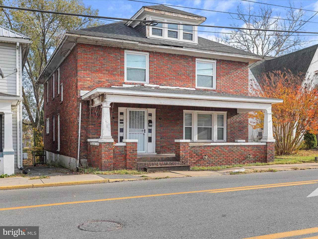 913 Queen Street - Photo 1