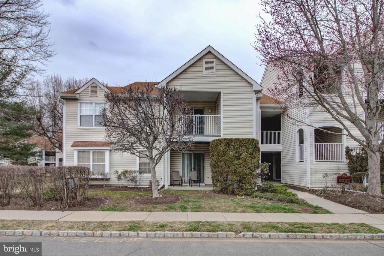 712 Walden Circle - Photo 1