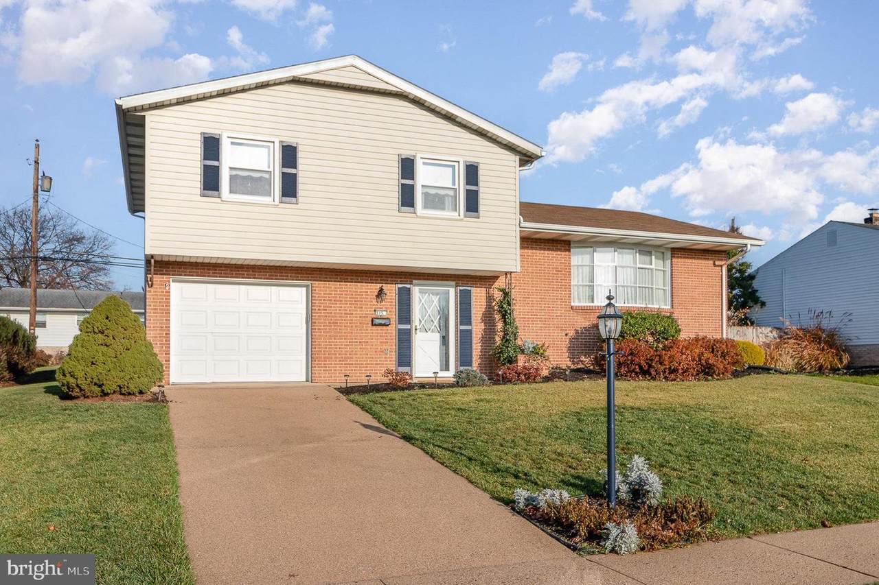 315 Somerset Drive - Photo 1