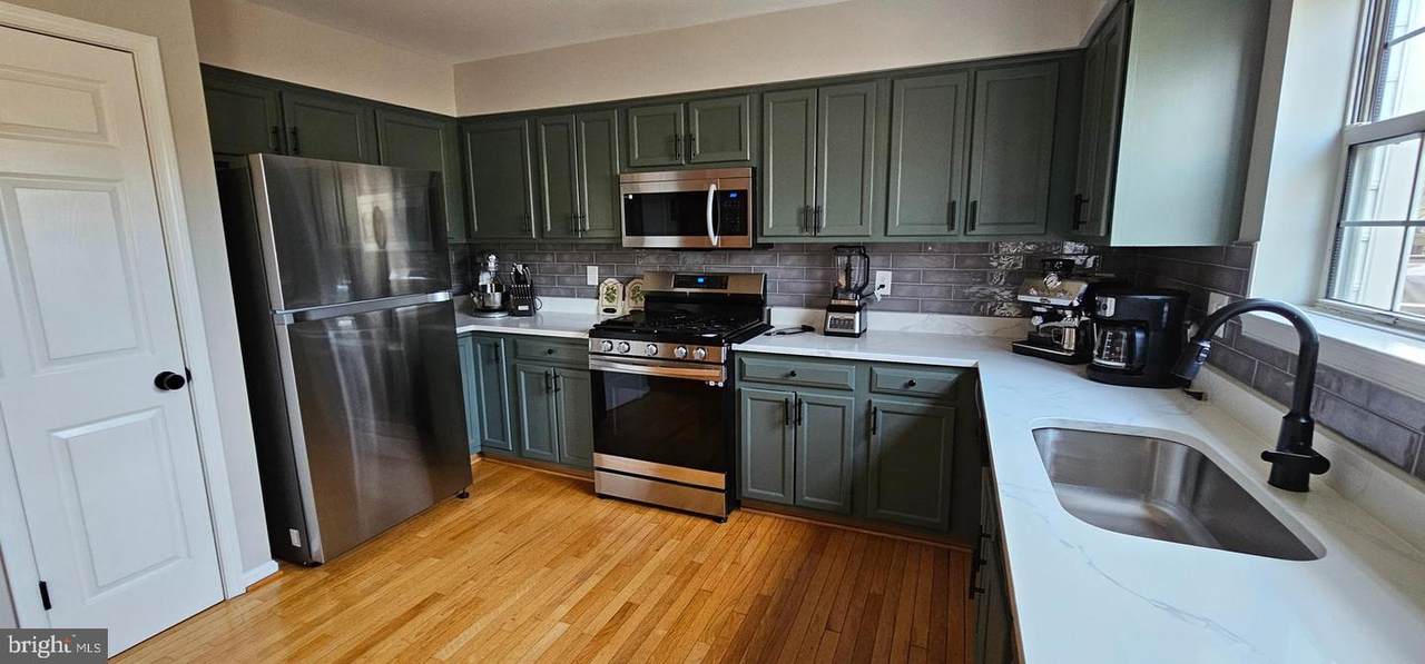 148 Hampshire Square - Photo 1