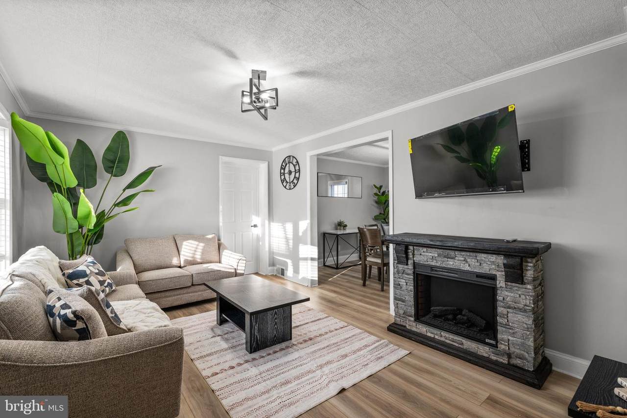 9 Admiral Boulevard - Photo 1