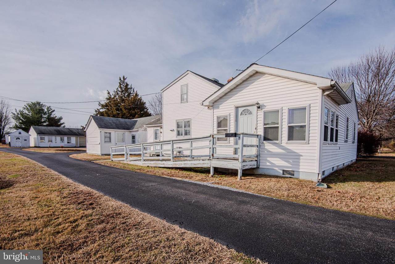 2298 Dupont Boulevard - Photo 1