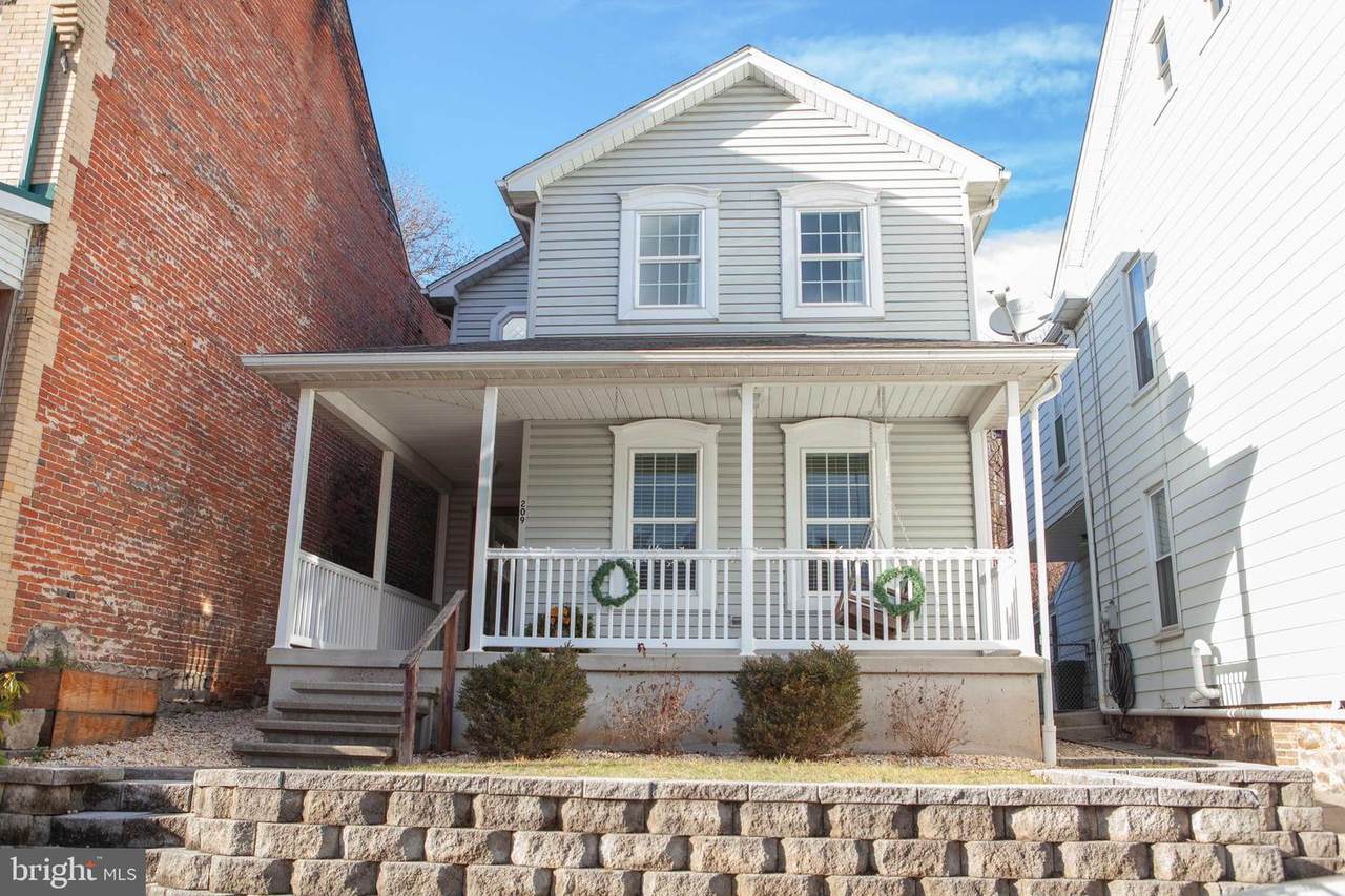 209 3RD Street - Photo 1
