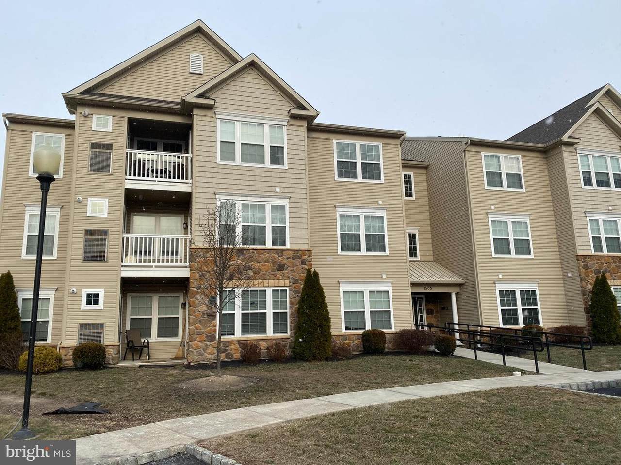 1505 Moore Street - Photo 1