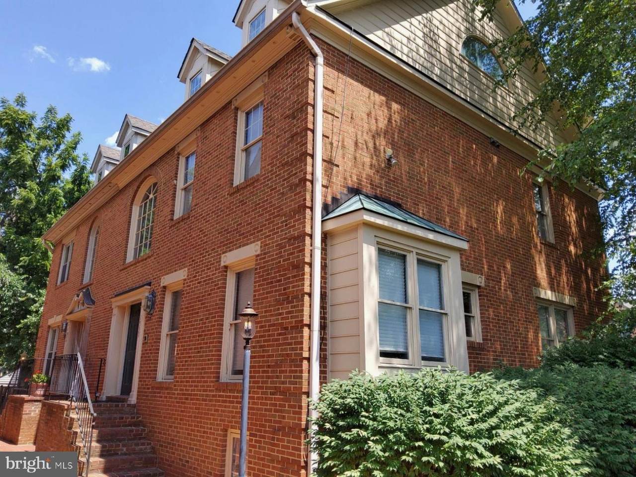 1537 Cedar Avenue - Photo 1