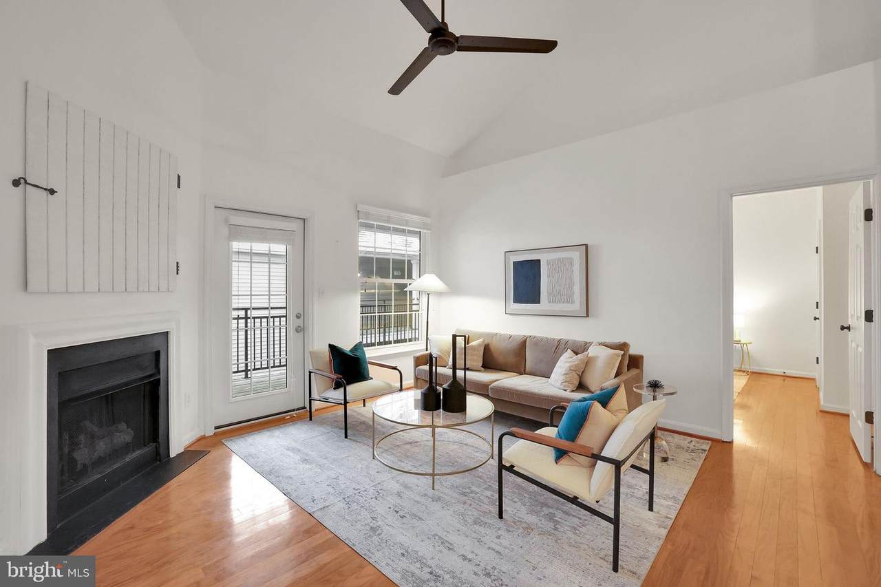 46604 Ellicott Square - Photo 1