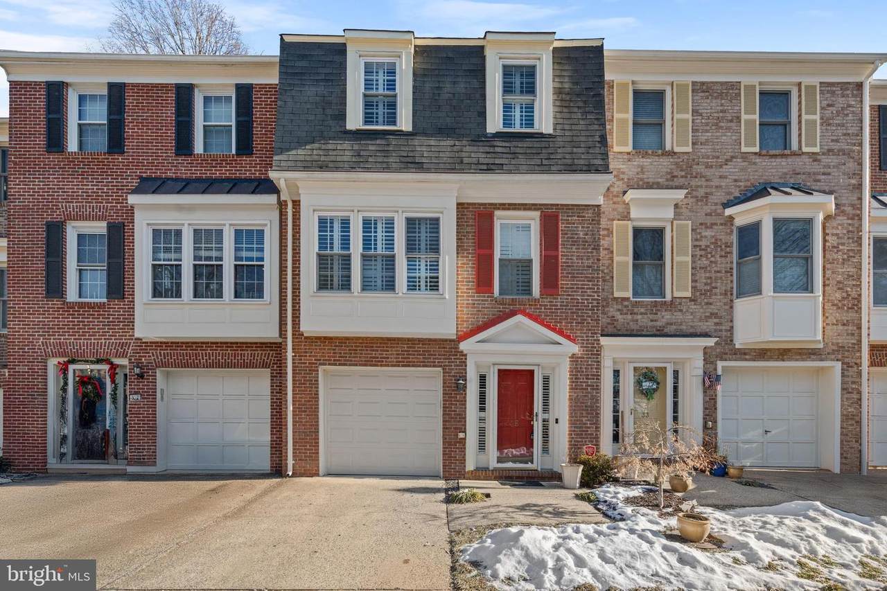 35 Carriage House Circle - Photo 1