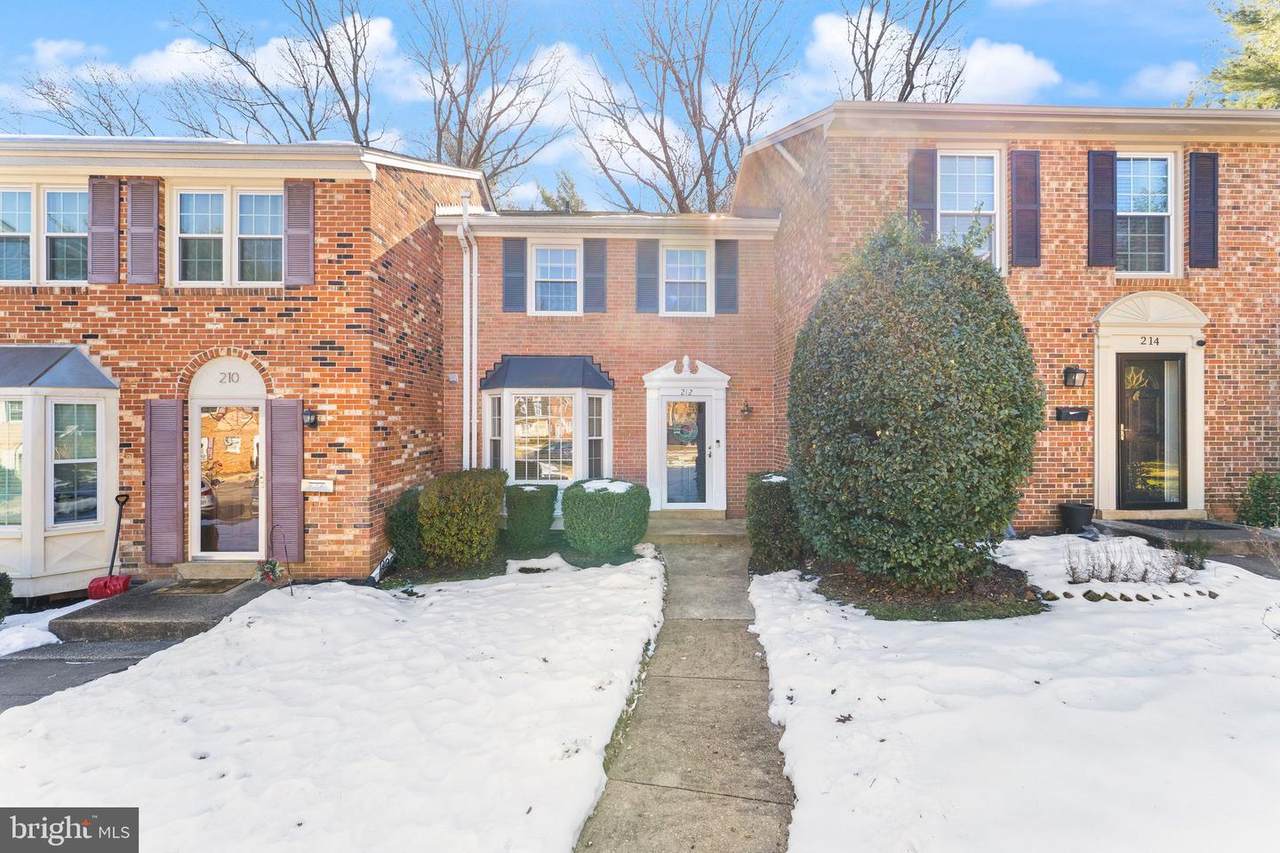 212 Commons Drive - Photo 1