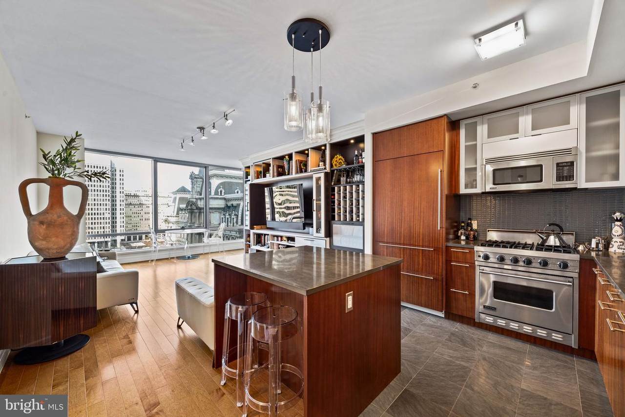 1414 Penn Square - Photo 1