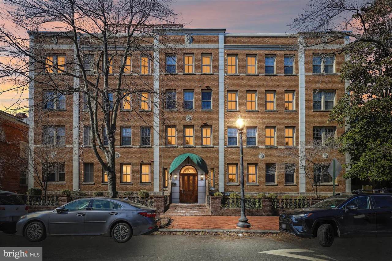 18 9TH Street - Photo 1