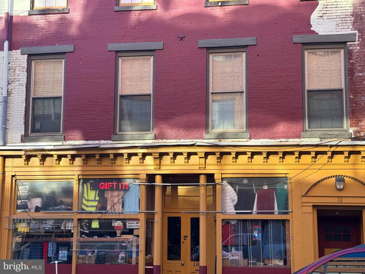 10 4TH - Photo 1