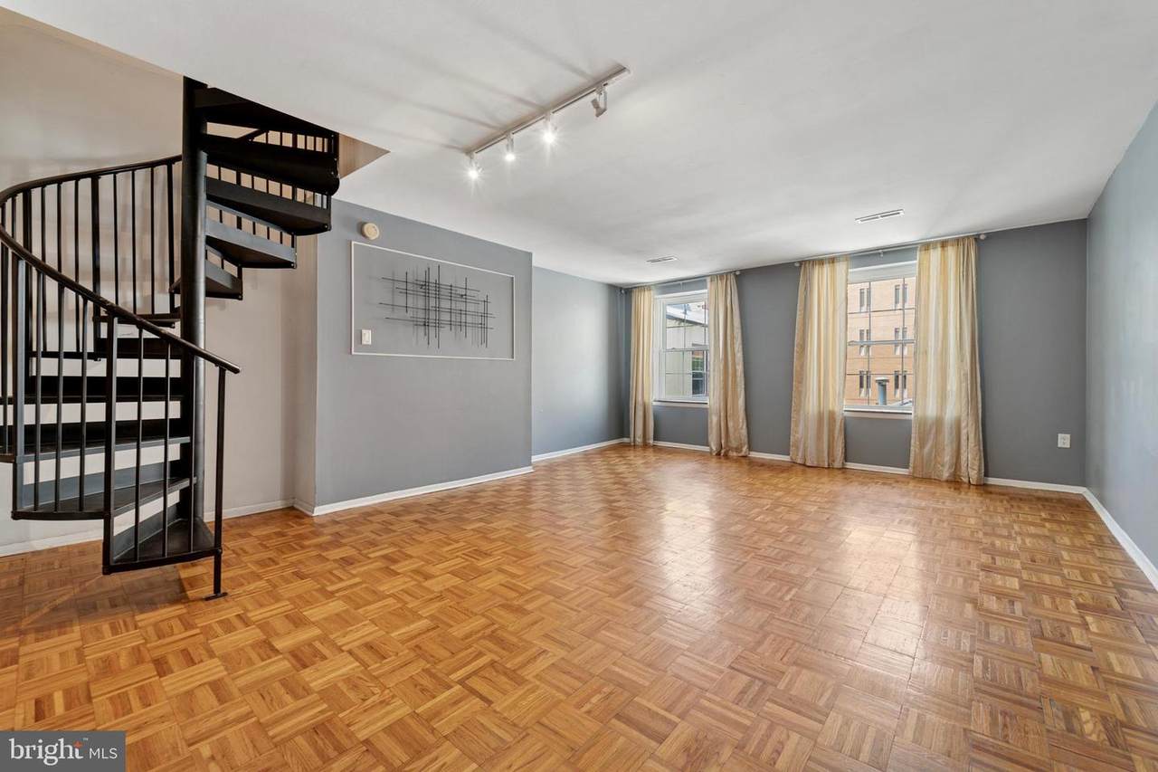 1029-33 Spruce Street - Photo 1