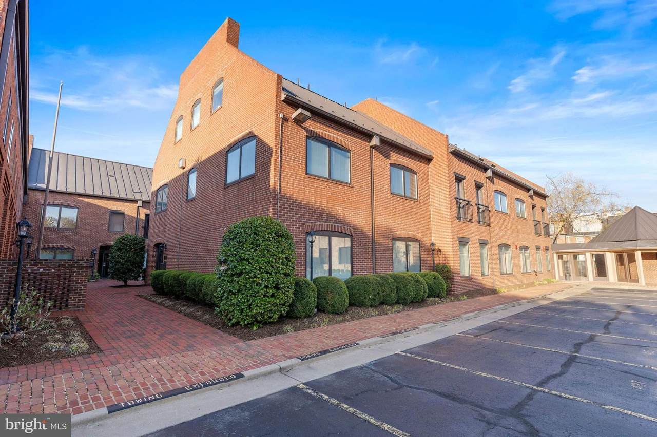 425 Lee Street - Photo 1
