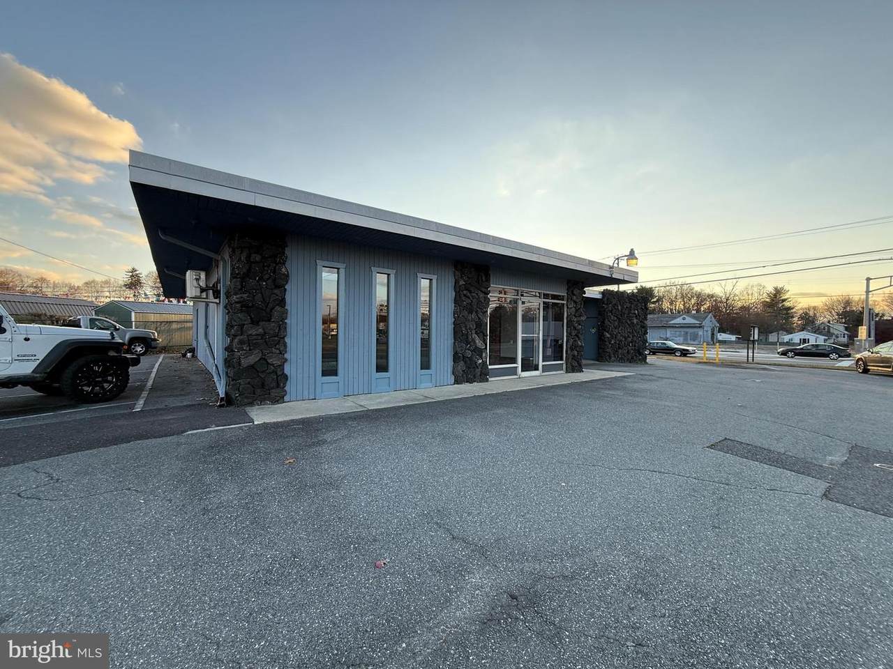 871 Oak Road - Photo 1