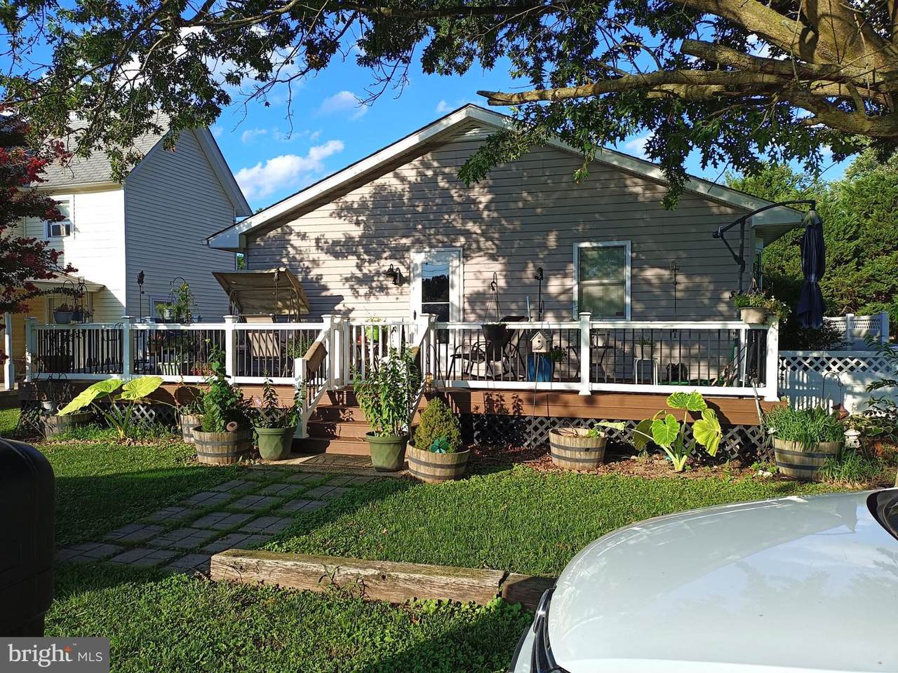 208 Oriole Avenue - Photo 1