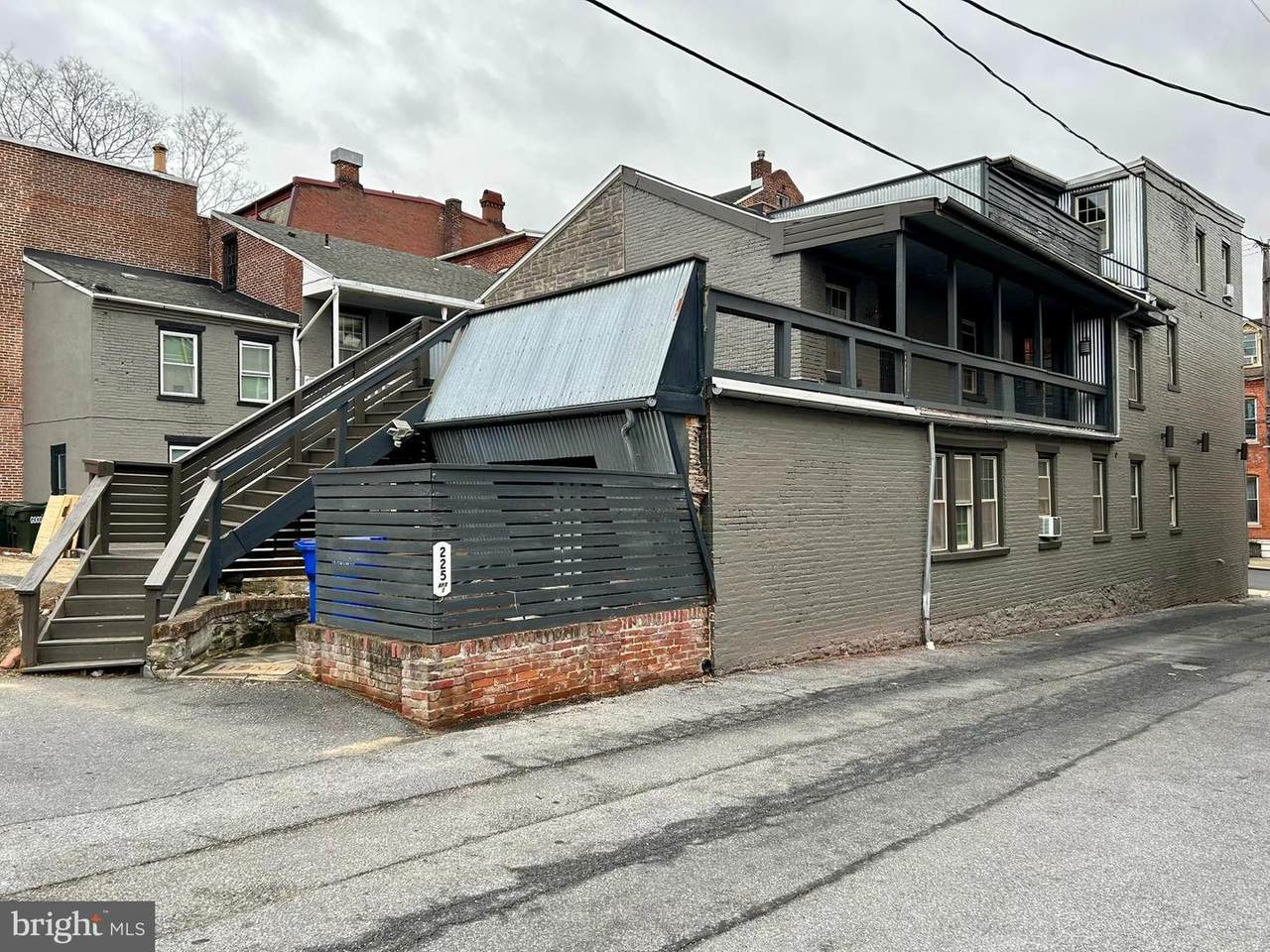 225 King Street - Photo 1
