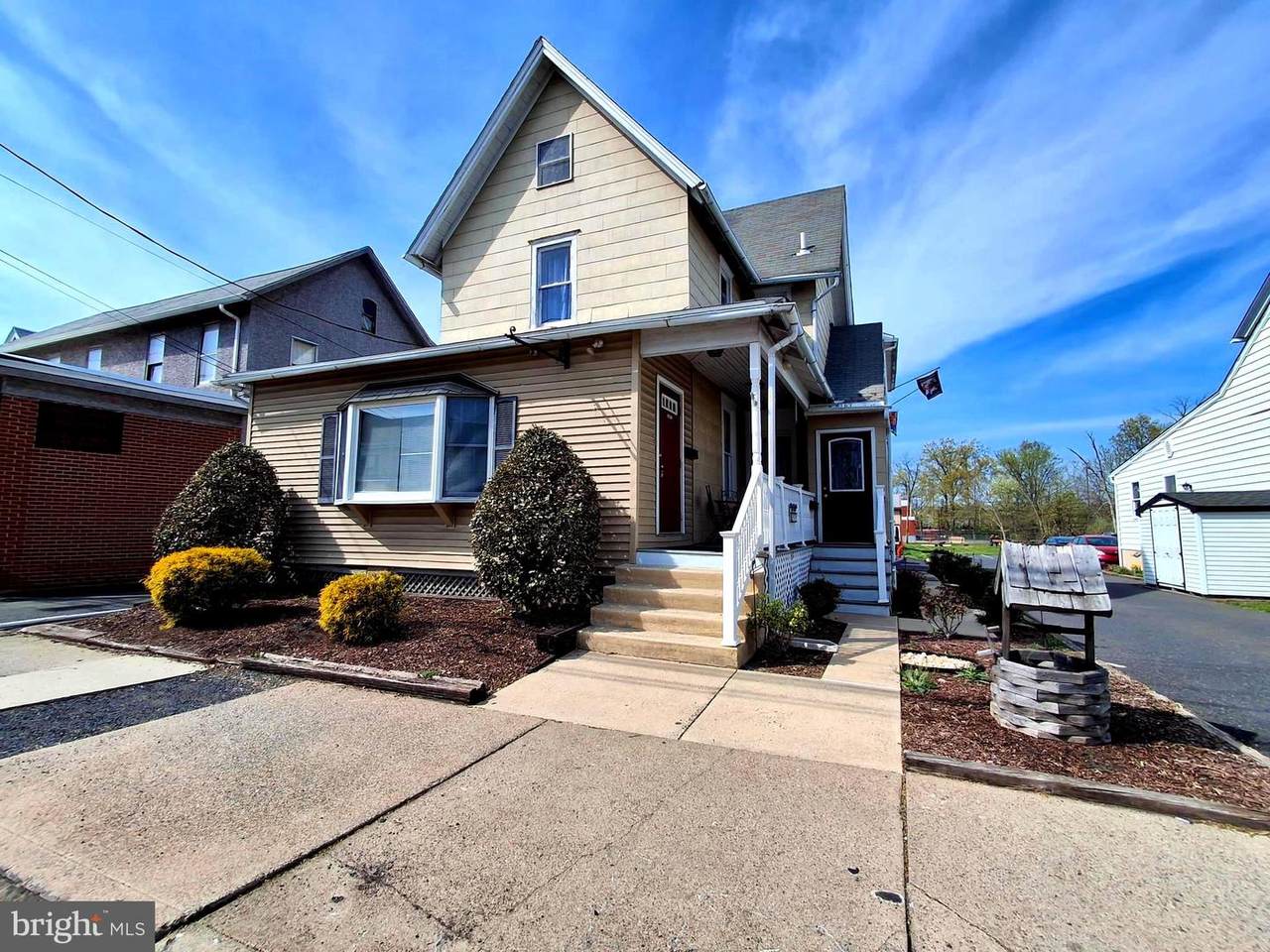 523 Broad Street - Photo 1