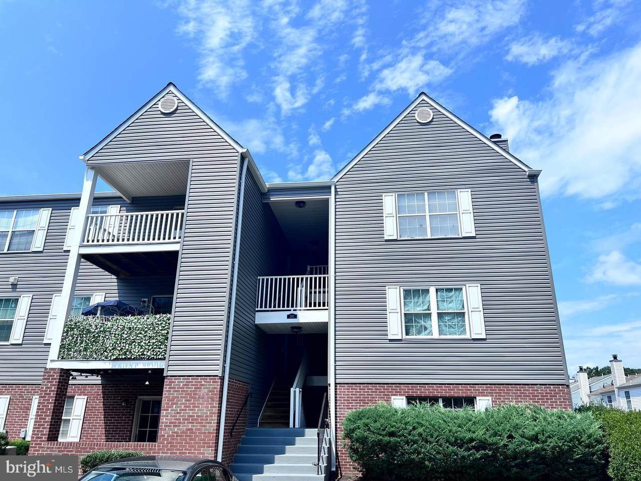 202 Grosvenor Lane - Photo 1