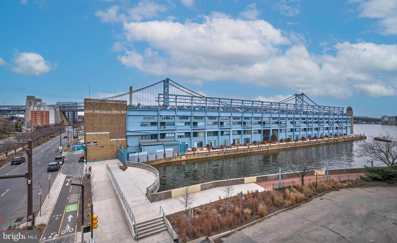 3 Columbus Boulevard - Photo 1