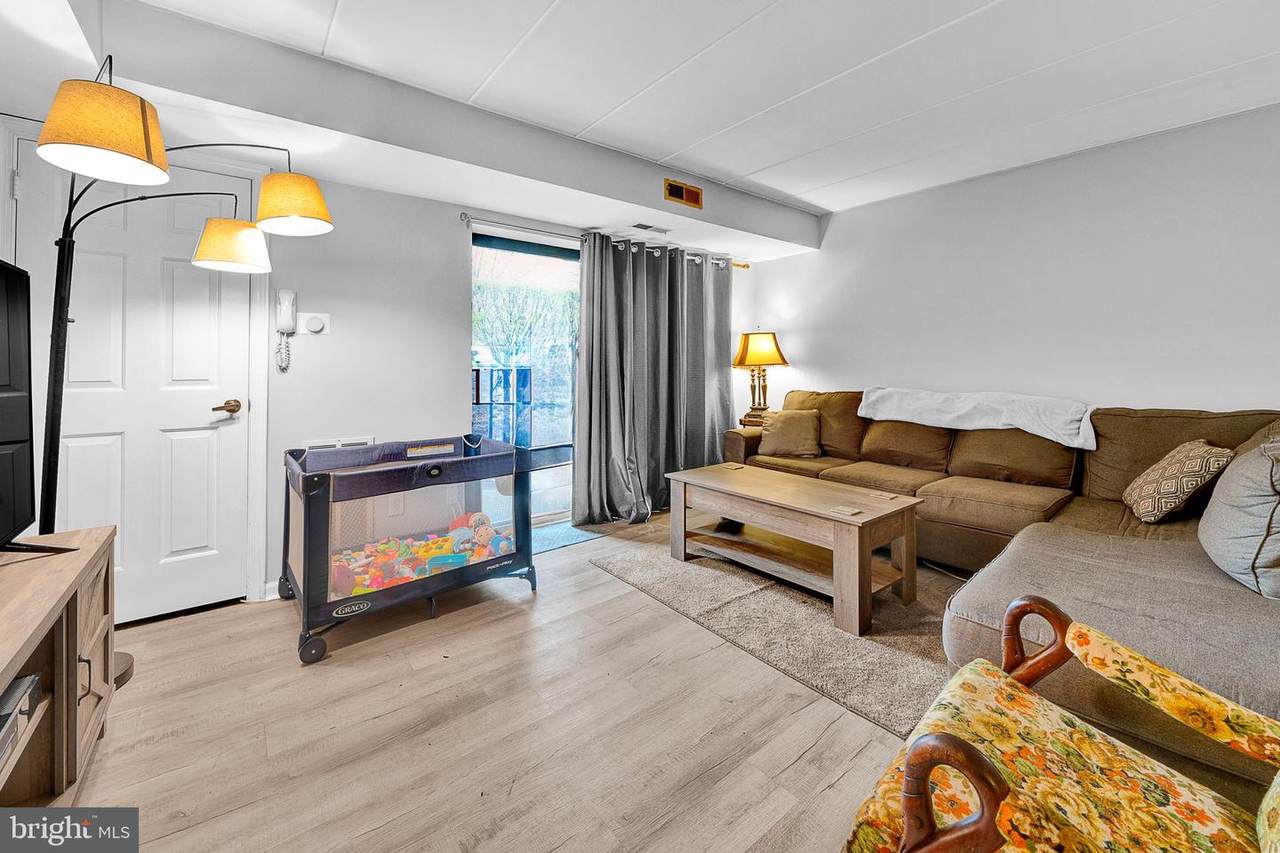 15 Sunbury Court - Photo 1