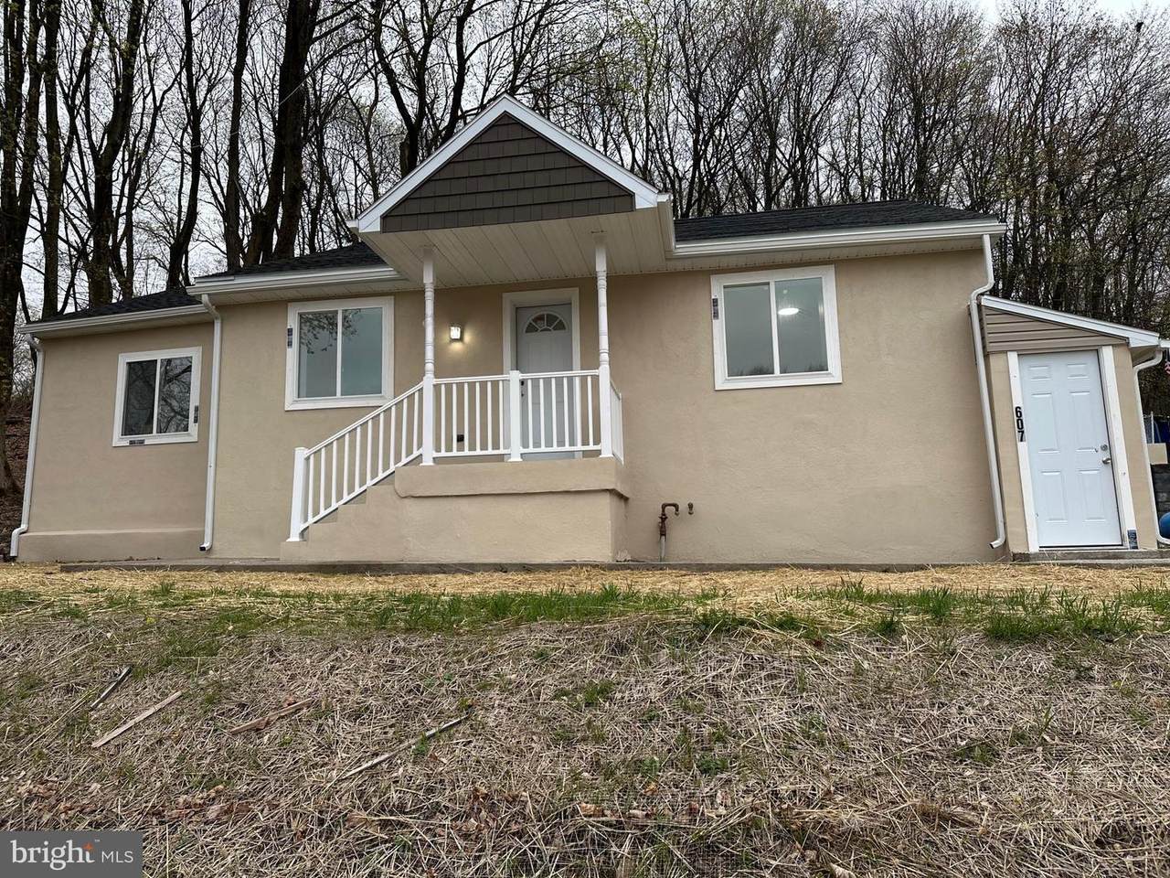 607 8TH Street - Photo 1
