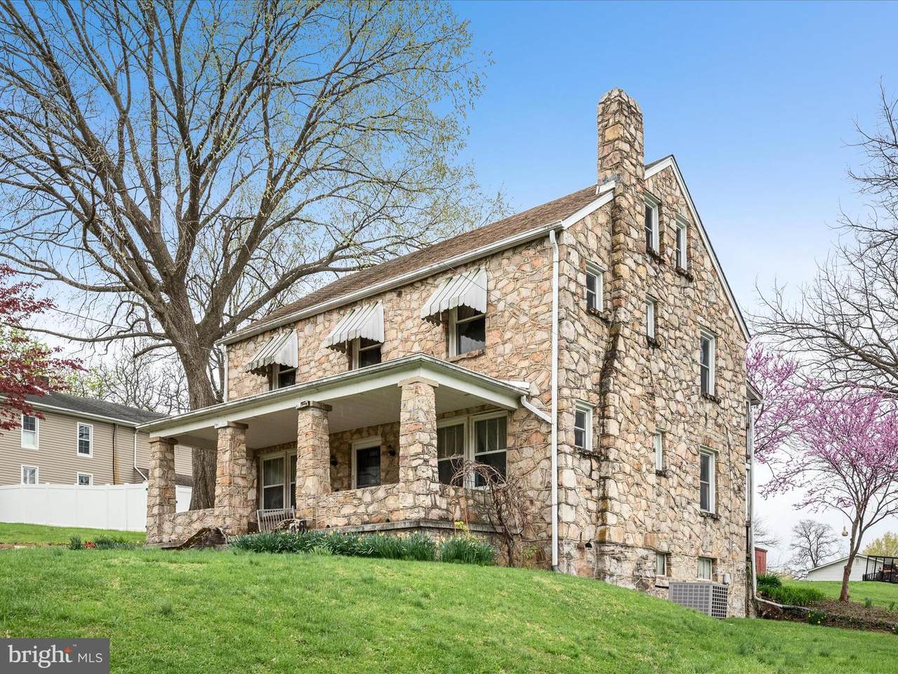 1714 Royal Avenue - Photo 1