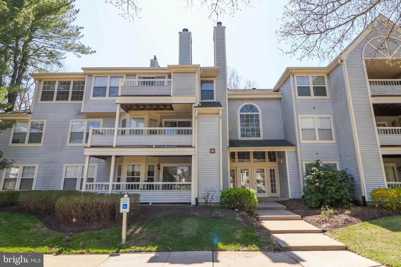 121 Commonwealth Court - Photo 1