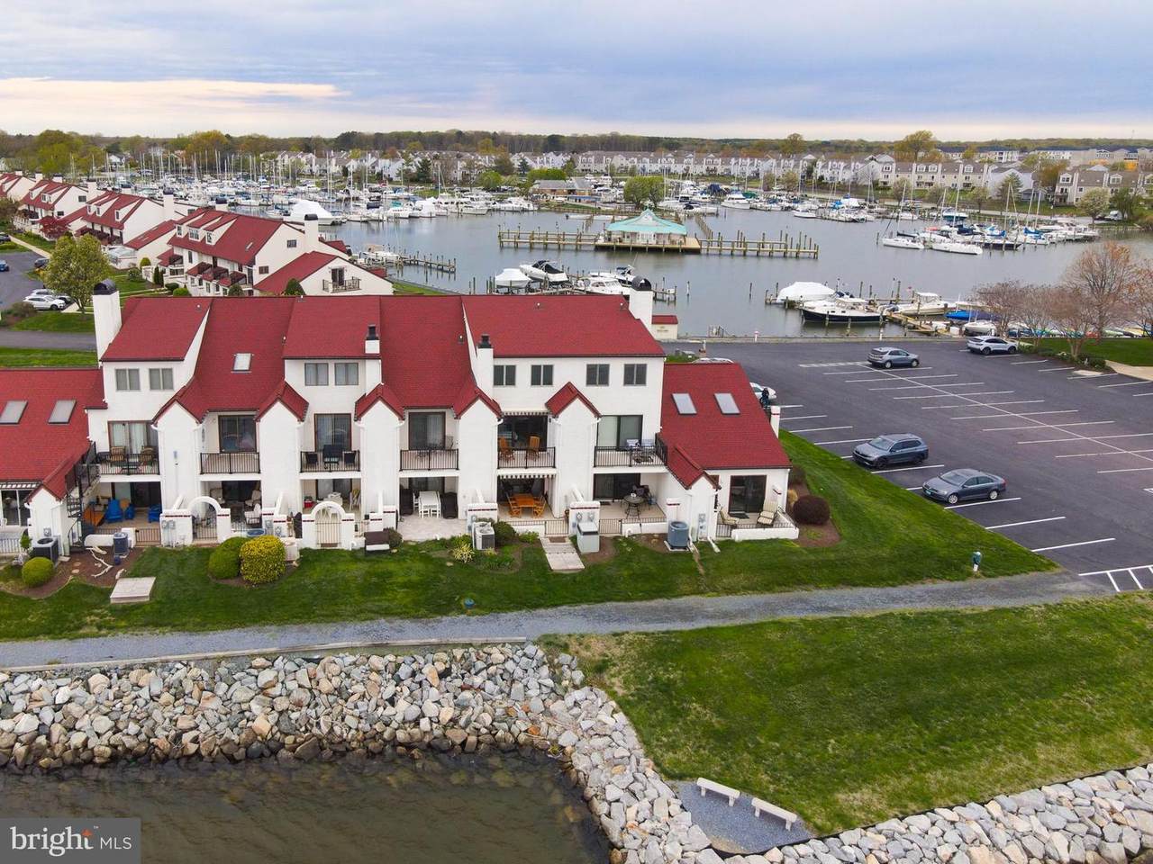 24-C Queen Elizabeth Court - Photo 1