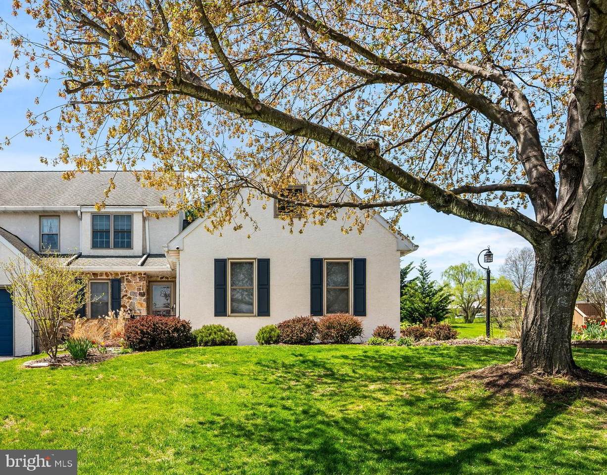 19 Meadowview Drive - Photo 1