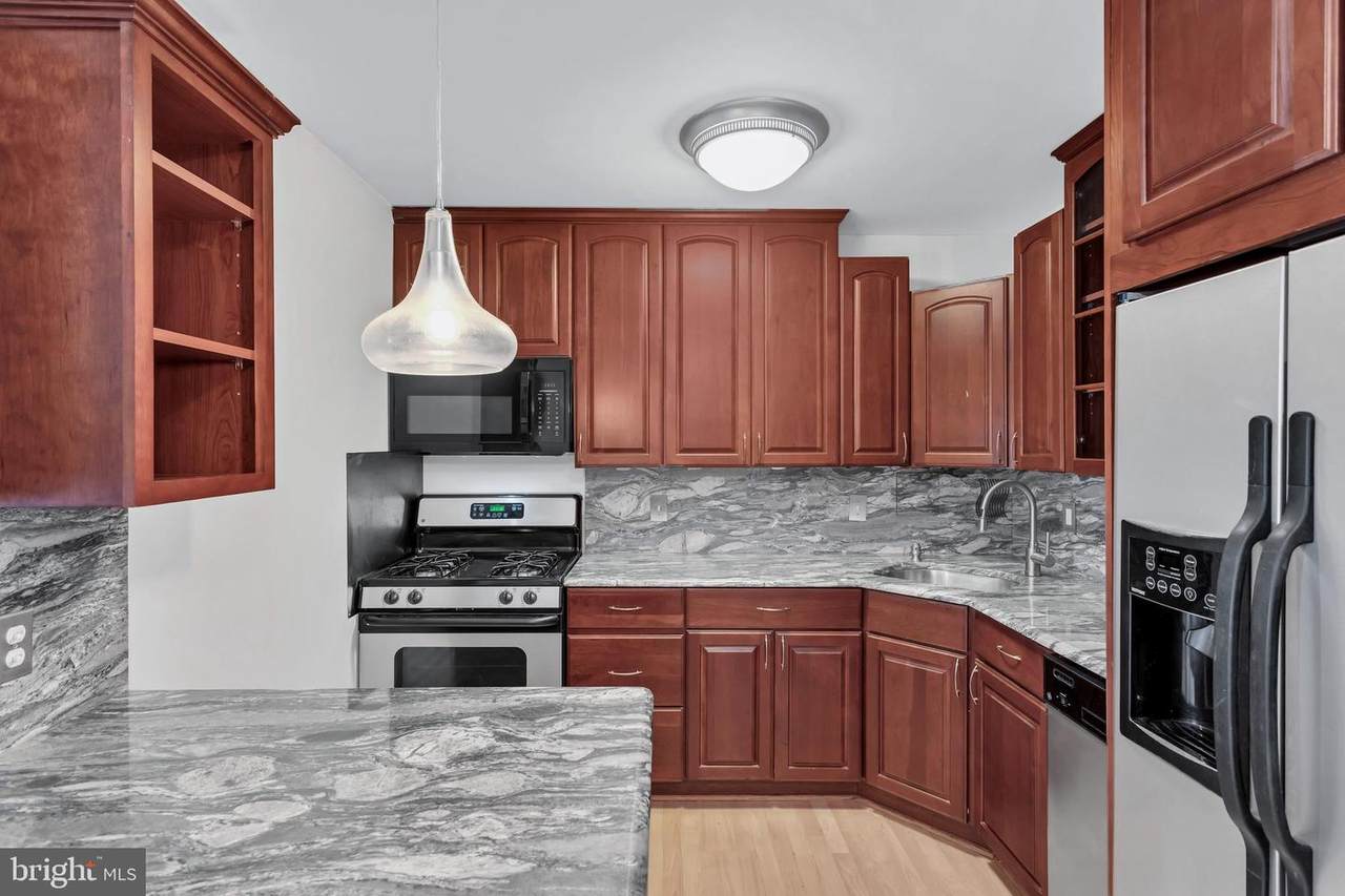 2401 H Street - Photo 1