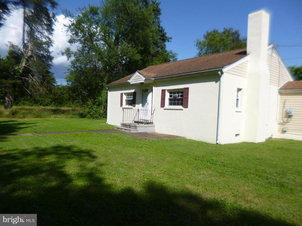 288 Burnside Avenue - Photo 1