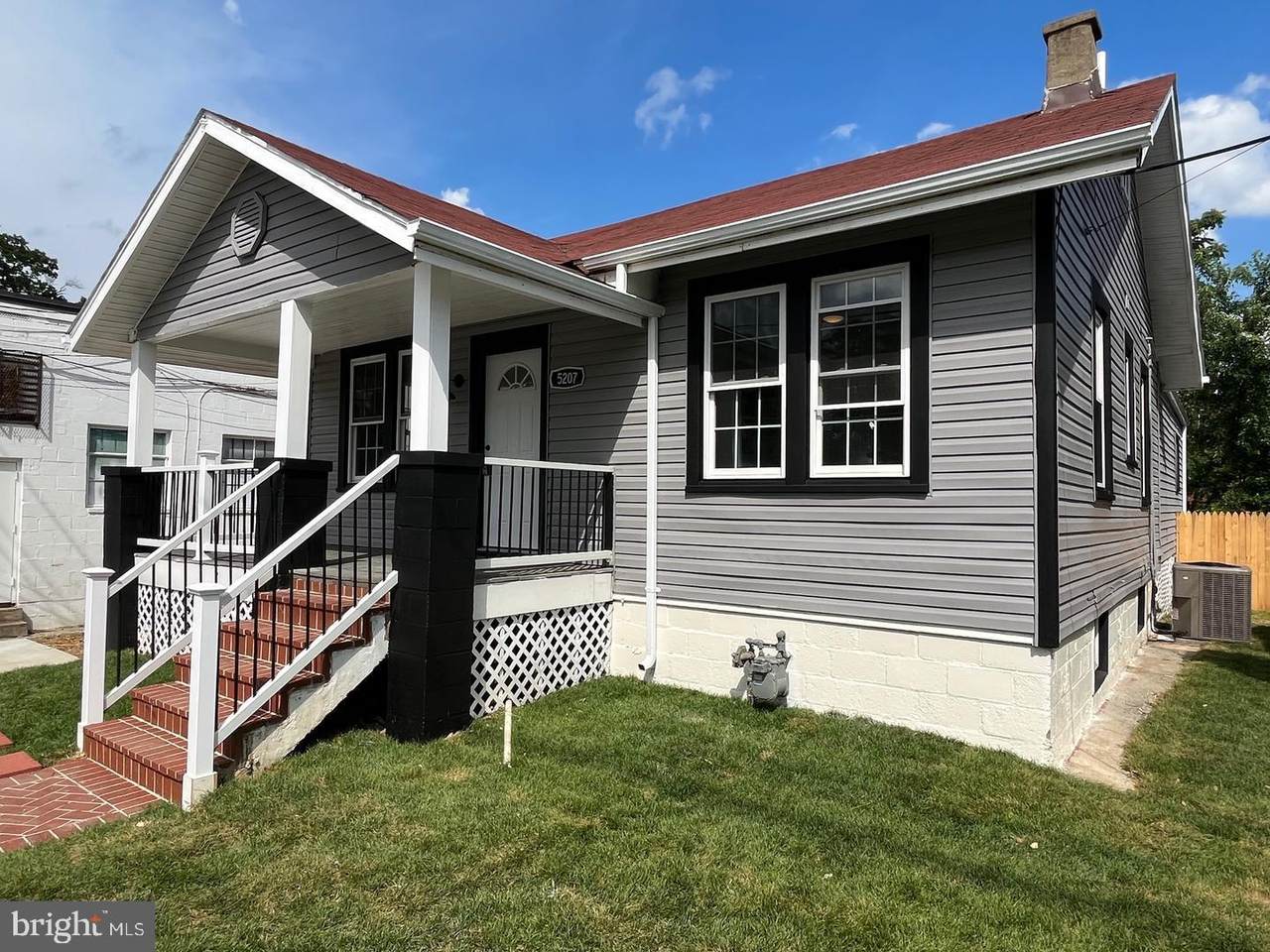 5207 38TH Avenue - Photo 1