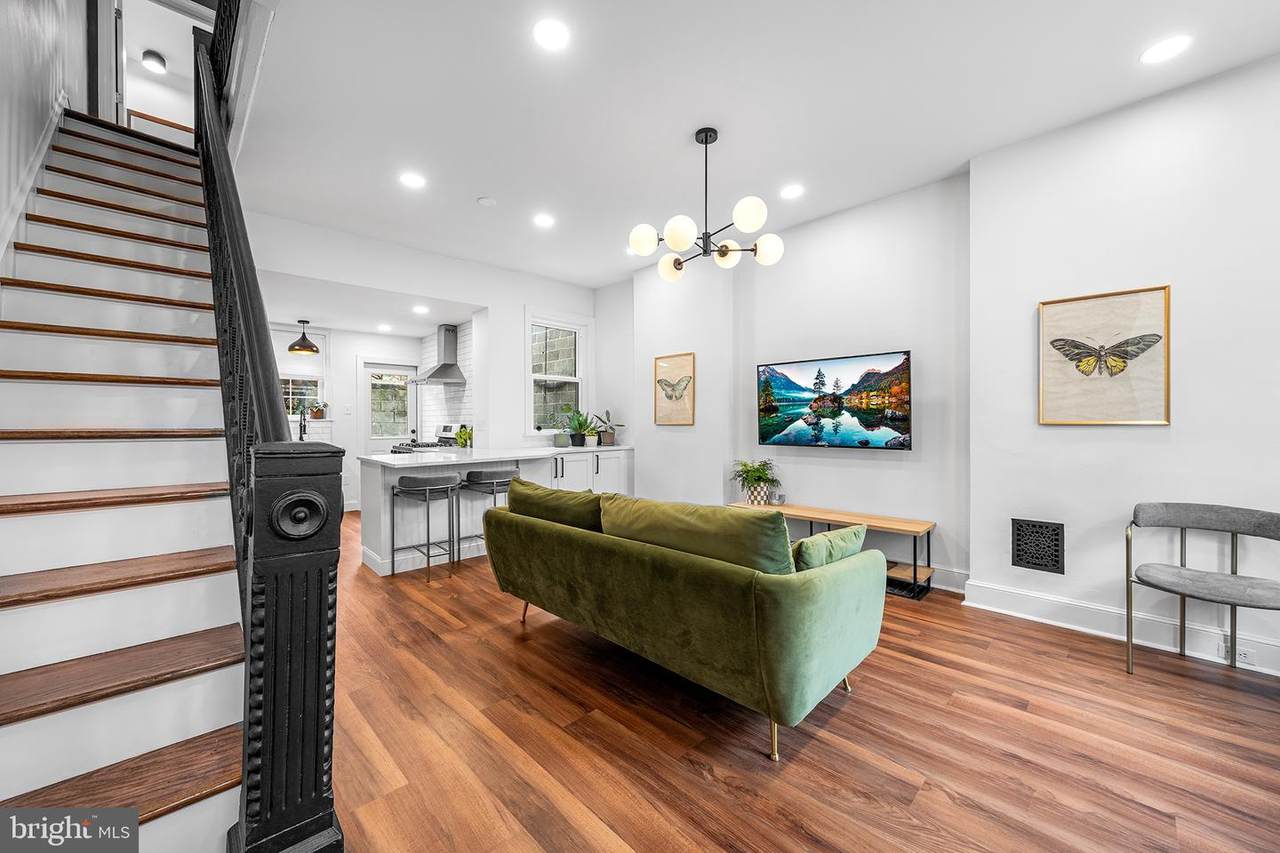 1042 Leithgow Street - Photo 1