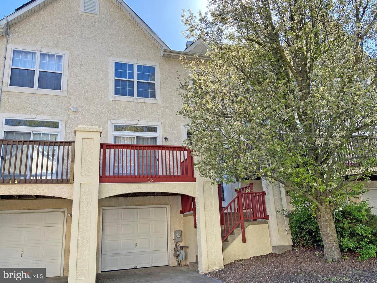 16 Thomas Lane - Photo 1