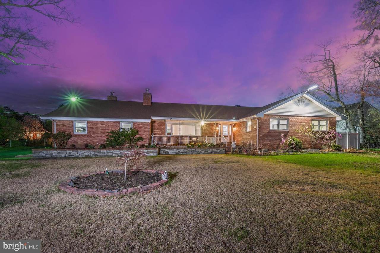 301 Lakeshore Drive - Photo 1