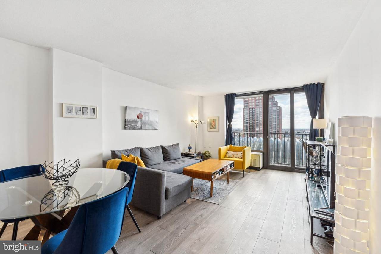 1420 Locust Street - Photo 1